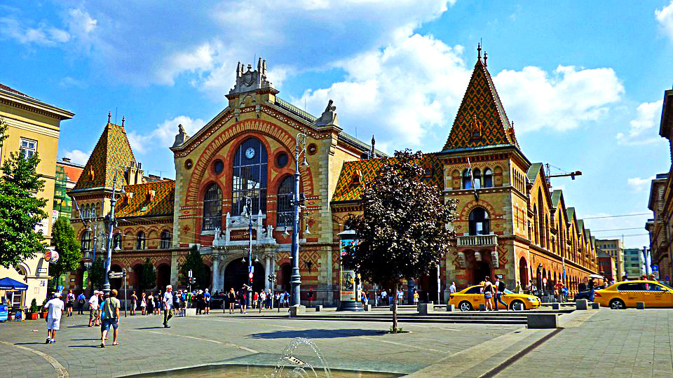 Il Mercato Centrale Di Budapest Fra Gli Odori E I Sapori Della Gastronomia Ungherese Etoiletour S R L